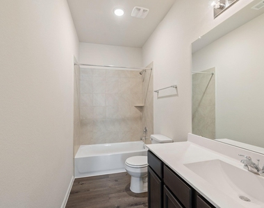 3915 Deledda Drive - Photo Thumbnail 18