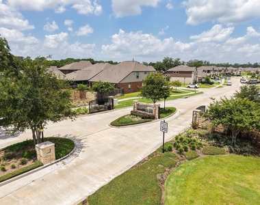 5511 Gothic Oak Drive - Photo Thumbnail 24