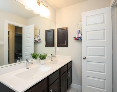 5511 Gothic Oak Drive - Photo Thumbnail 16