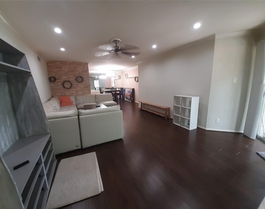 9700 Leawood Boulevard - Photo Thumbnail 2