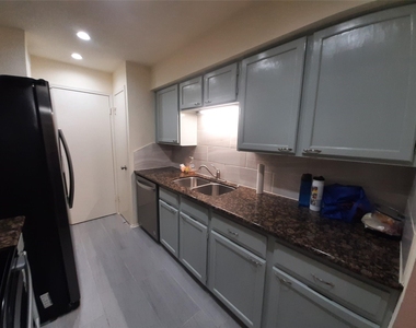 9700 Leawood Boulevard - Photo Thumbnail 12