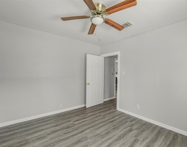 220 Engel Street - Photo Thumbnail 14