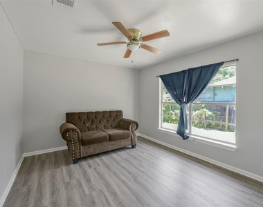 220 Engel Street - Photo Thumbnail 15