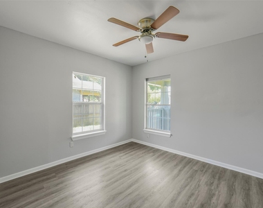 220 Engel Street - Photo Thumbnail 13