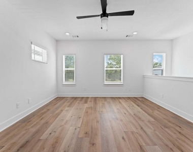 8023 Cora Street - Photo Thumbnail 11