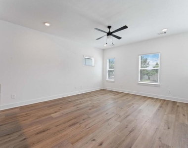 8023 Cora Street - Photo Thumbnail 10