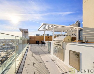 210 Greenpoint Avenue - Photo Thumbnail 11