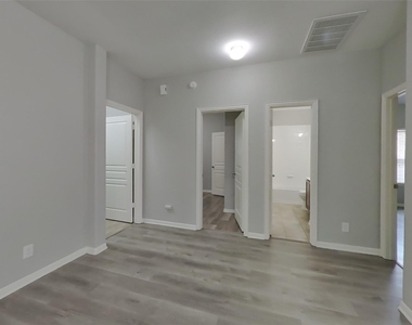 6103 Coleus Street - Photo Thumbnail 2