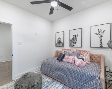 7806 Comal Street - Photo Thumbnail 18