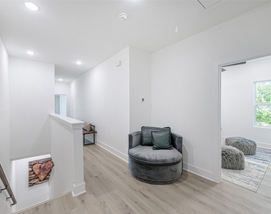 7806 Comal Street - Photo Thumbnail 10