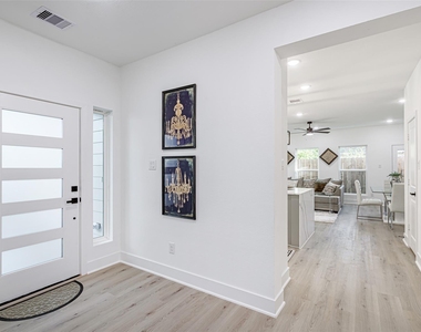 7806 Comal Street - Photo Thumbnail 1