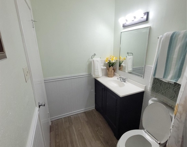7213 Beechnut Street - Photo Thumbnail 10