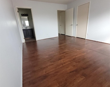 7213 Beechnut Street - Photo Thumbnail 9
