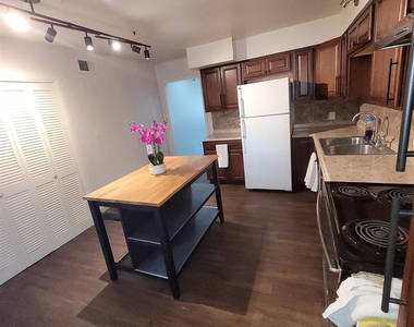 7213 Beechnut Street - Photo Thumbnail 3