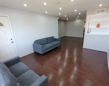 7213 Beechnut Street - Photo Thumbnail 5