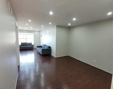 7213 Beechnut Street - Photo Thumbnail 6