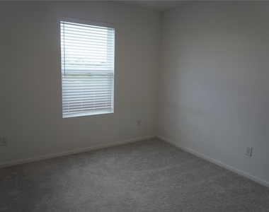2622 American Ruby Dr - Photo Thumbnail 10