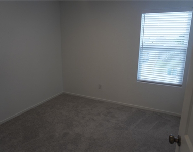 2622 American Ruby Dr - Photo Thumbnail 4