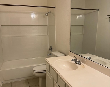 2210 Tremont Trail Lane - Photo Thumbnail 8
