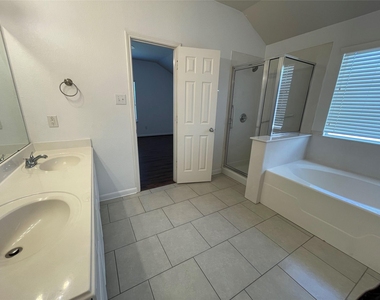 2210 Tremont Trail Lane - Photo Thumbnail 7