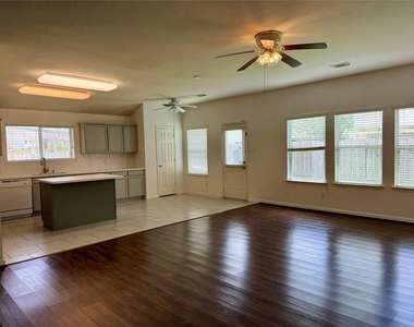 2210 Tremont Trail Lane - Photo Thumbnail 3