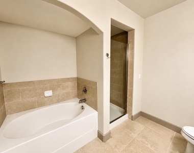 1340 W Gray Street - Photo Thumbnail 4