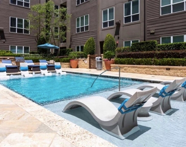 1340 W Gray Street - Photo Thumbnail 12