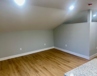 332 Daniel Webster - Photo Thumbnail 13