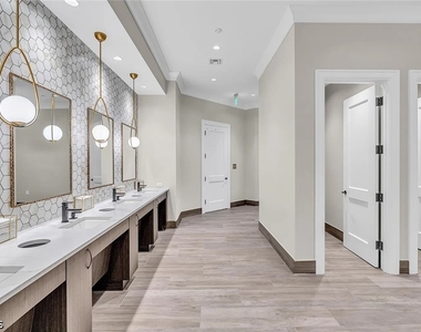 43040 Greenway Boulevard - Photo Thumbnail 9