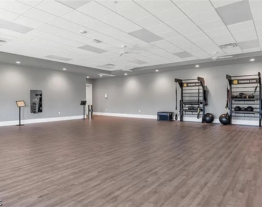 43040 Greenway Boulevard - Photo Thumbnail 21