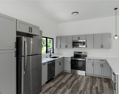603 Hawthorne Avenue S - Photo Thumbnail 2