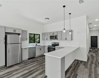 603 Hawthorne Avenue S - Photo Thumbnail 3