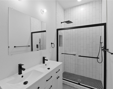 603 Hawthorne Avenue S - Photo Thumbnail 14