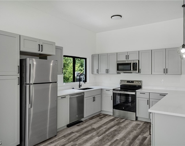603 Hawthorne Avenue S - Photo Thumbnail 1