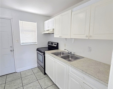 3135 Blount Street - Photo Thumbnail 8