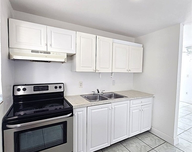 3135 Blount Street - Photo Thumbnail 7