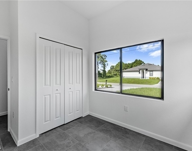 601 Hawthorne Avenue S - Photo Thumbnail 4