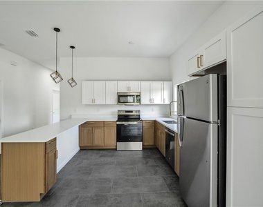 601 Hawthorne Avenue S - Photo Thumbnail 7