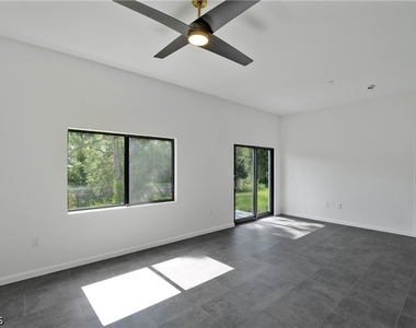601 Hawthorne Avenue S - Photo Thumbnail 13