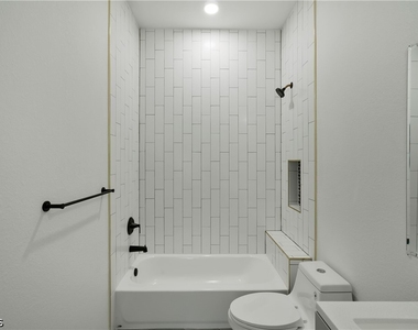 601 Hawthorne Avenue S - Photo Thumbnail 17