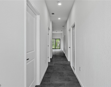 601 Hawthorne Avenue S - Photo Thumbnail 2