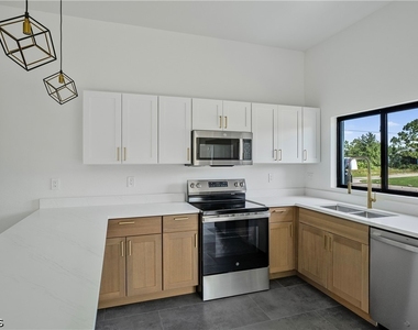 601 Hawthorne Avenue S - Photo Thumbnail 9