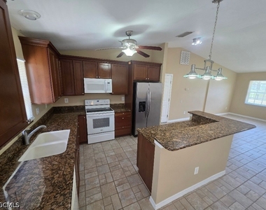 348 Rancho Avenue - Photo Thumbnail 5