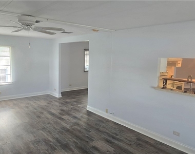 612 Pine Grove Court - Photo Thumbnail 2