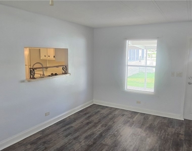 612 Pine Grove Court - Photo Thumbnail 3