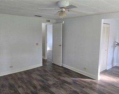 612 Pine Grove Court - Photo Thumbnail 17