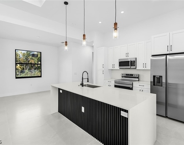 2213 Ne 13th Avenue - Photo Thumbnail 6