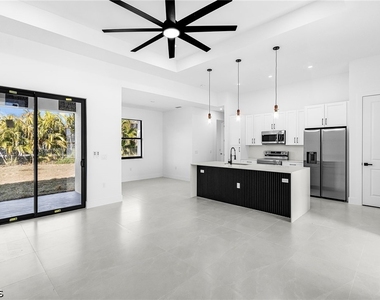 2213 Ne 13th Avenue - Photo Thumbnail 3