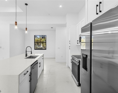 2213 Ne 13th Avenue - Photo Thumbnail 7