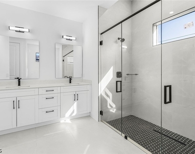 2213 Ne 13th Avenue - Photo Thumbnail 14